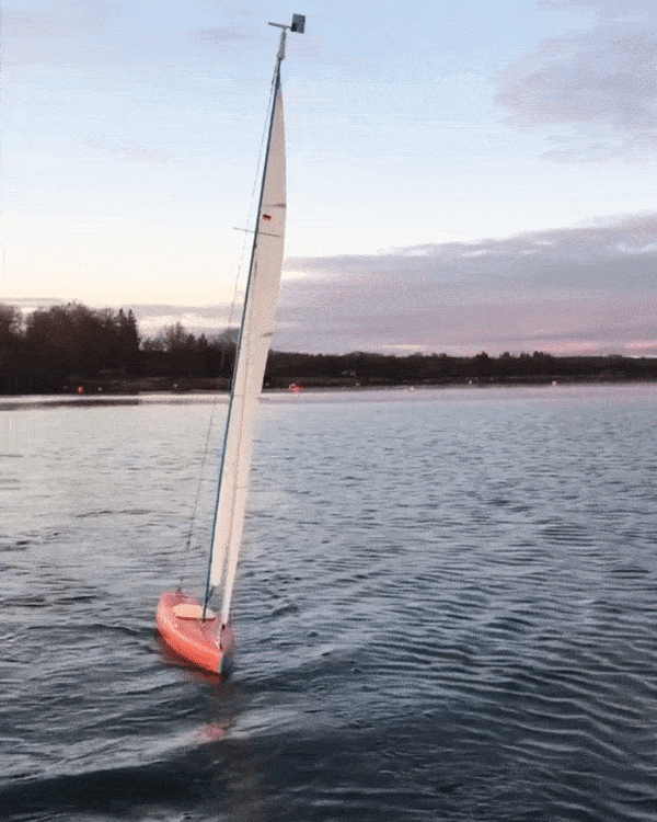 SY Solitwin autonomously moving across the lake